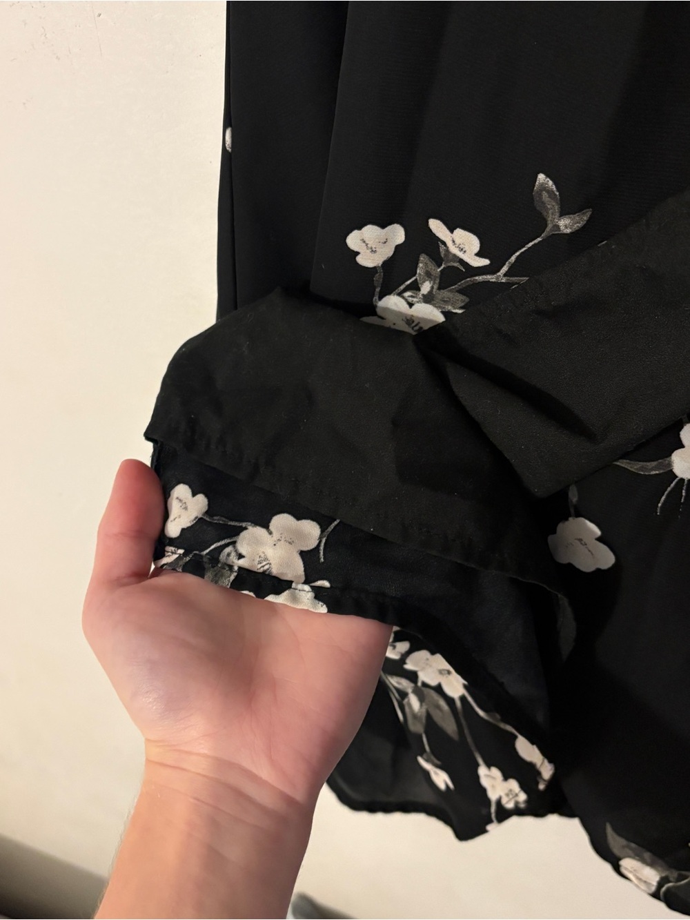 Dynamite Black Floral Wrap Short Sleeve Mini Dress Size Small - Picture 4 of 5